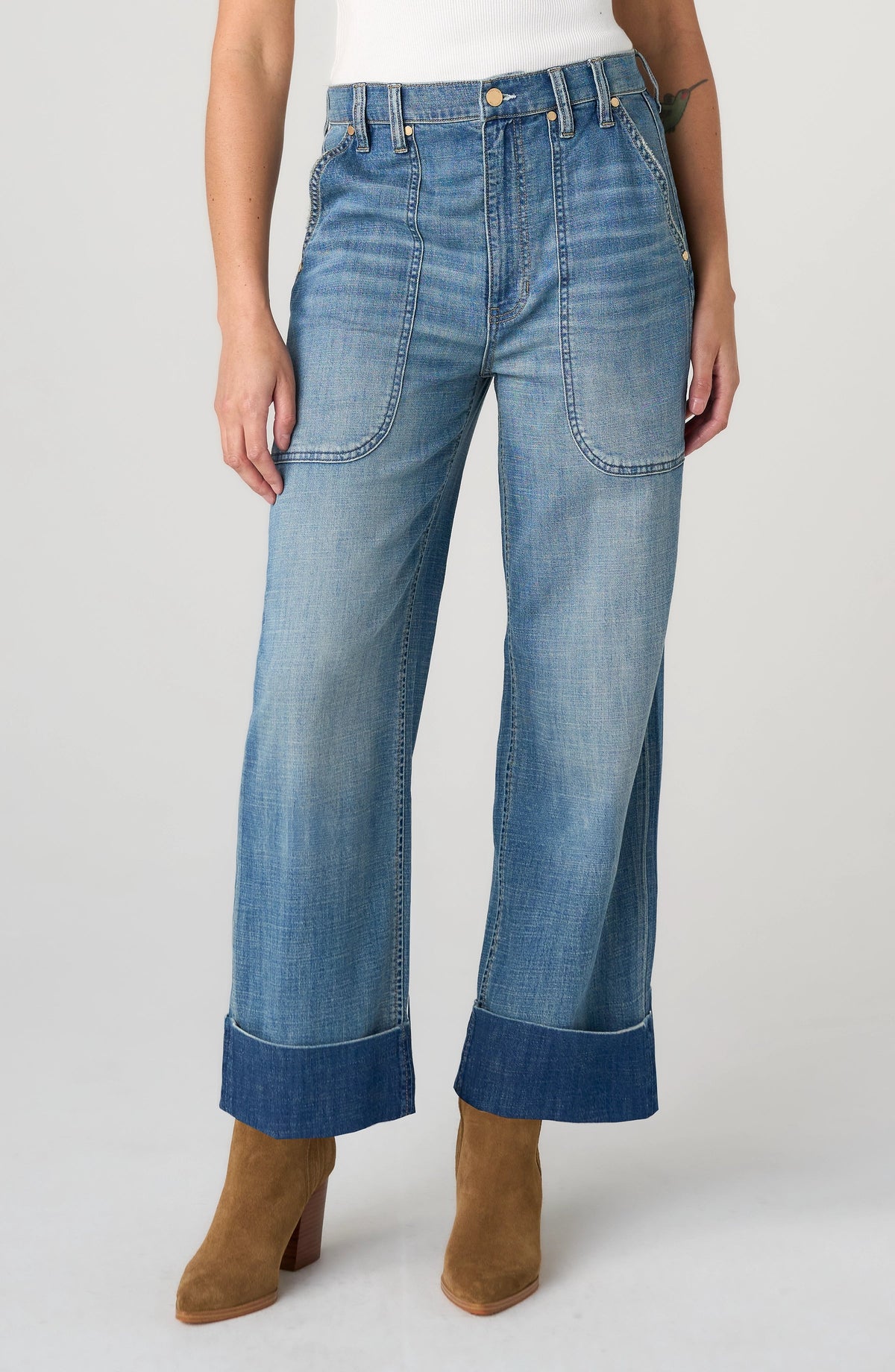 Liverpool High Rise Relaxed Straight with Utility Pockets in Dusk Breeze Wash