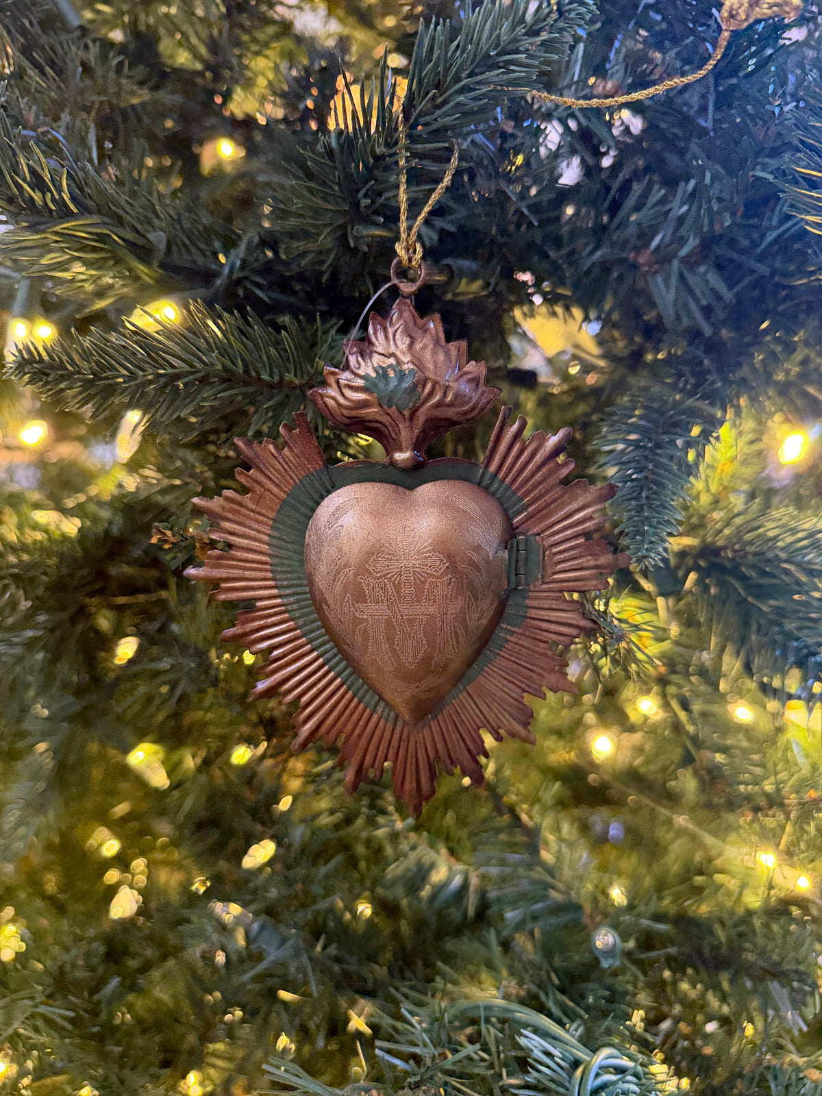 Metal Sacred Heart Ornament