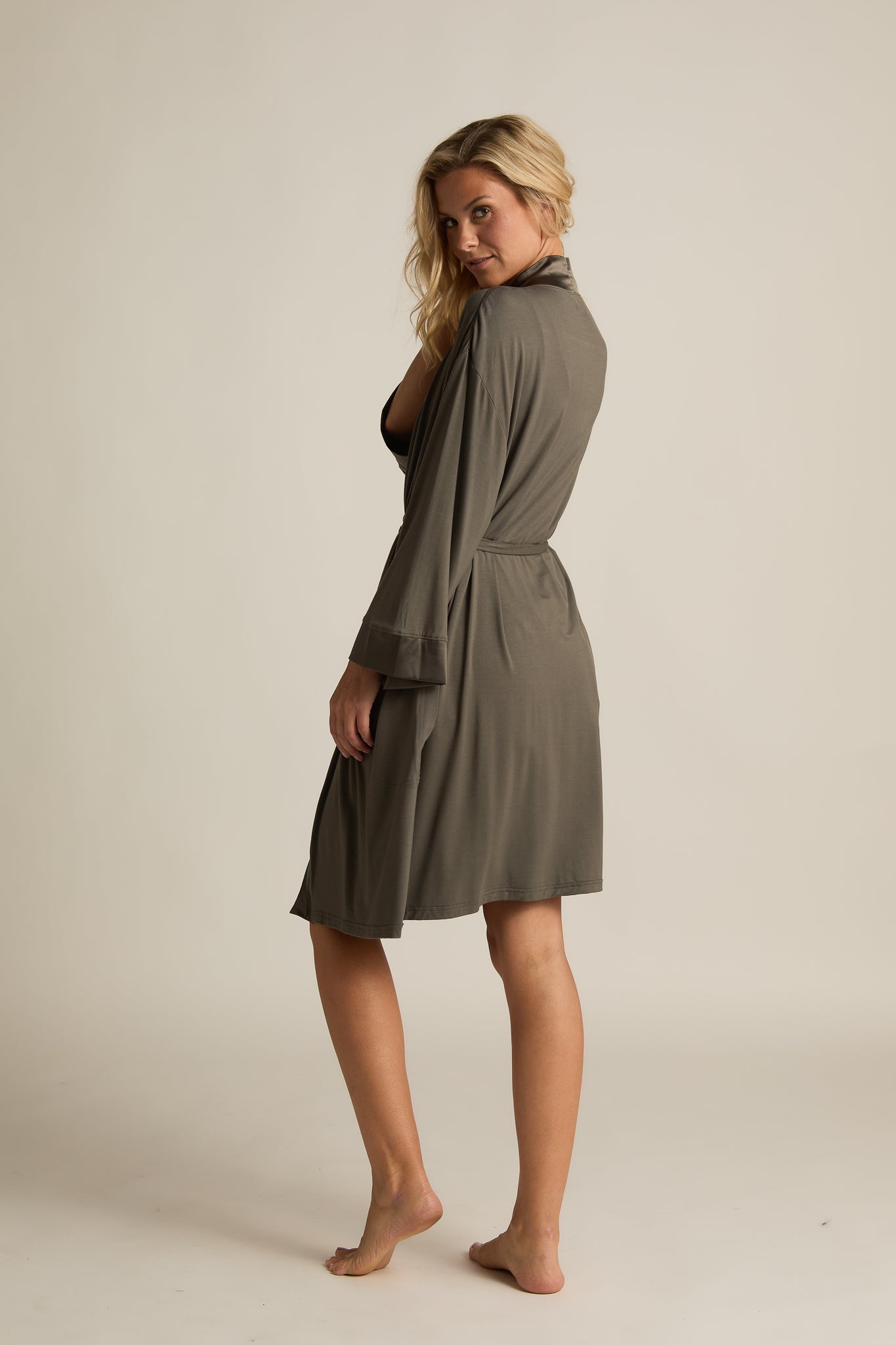 Faceplant Dreams Kimono Robe in Earl Grey